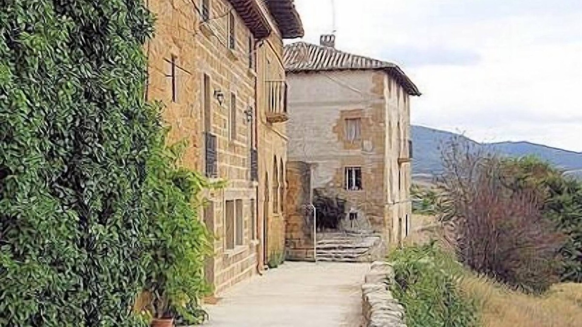 Lacar Cottage | Cottage, with stove, barbecue and wood oven, for 10 people