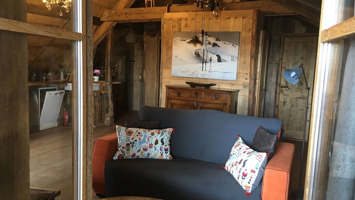 Trevignin House | Cottage with terrace 15 minutes from the lake in the countryside, in an old farmhouse