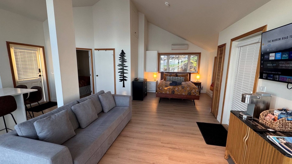 Pender Island Cabin | Cottage with West Suite at Sahhali on the Bluffs