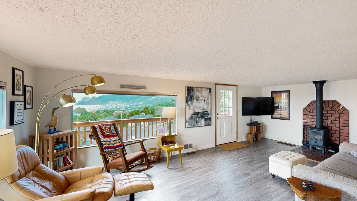 Roads End House | Cottage with wraparound deck & ocean views - close to beach & town, dog-friendly