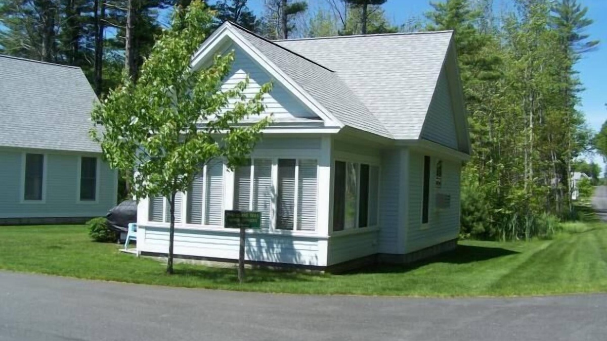 Summer Village Cottage | Cottages at Summer Village, fully furnished cottage, Wi-fi, heated pools, hot tub
