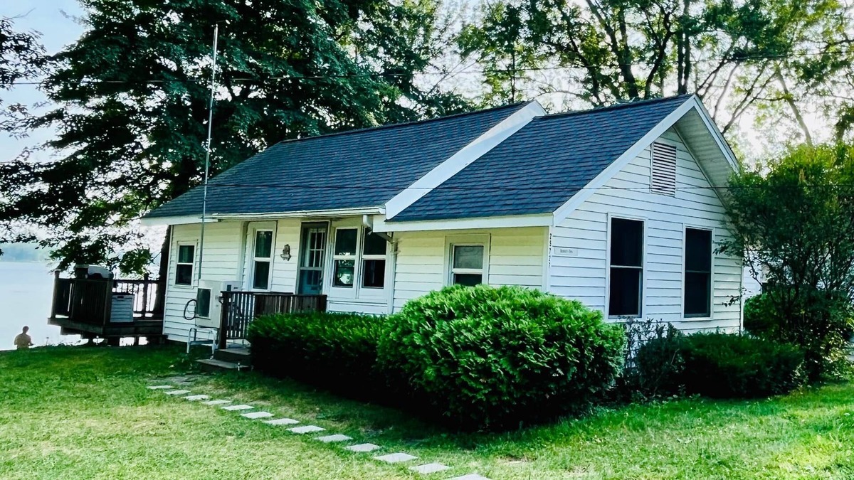 Fulton House | Cottages on Sand Lake - The Cozy Cottage