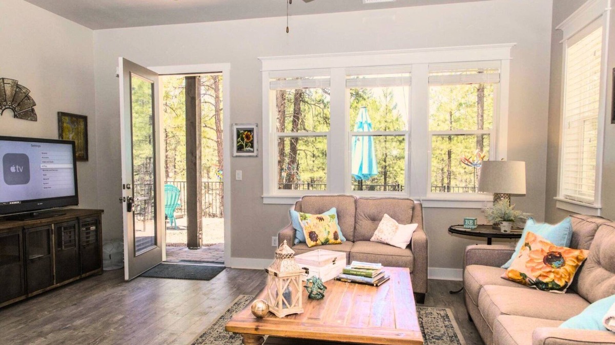 Flagstaff House | Cotton's Cabin | Forest Views | Near Downtown | Backyard with Firepit & Grill | Family-Friendly