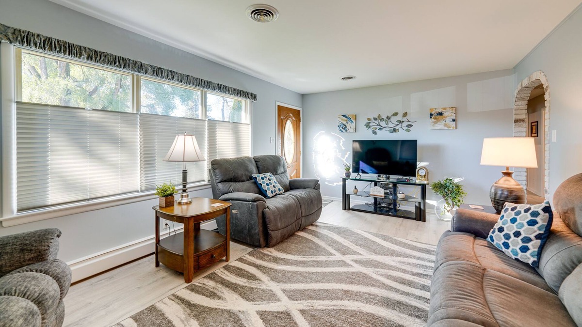 Streator House | 'Coty's House' Illinois Getaway w/Bar: Near Golf!