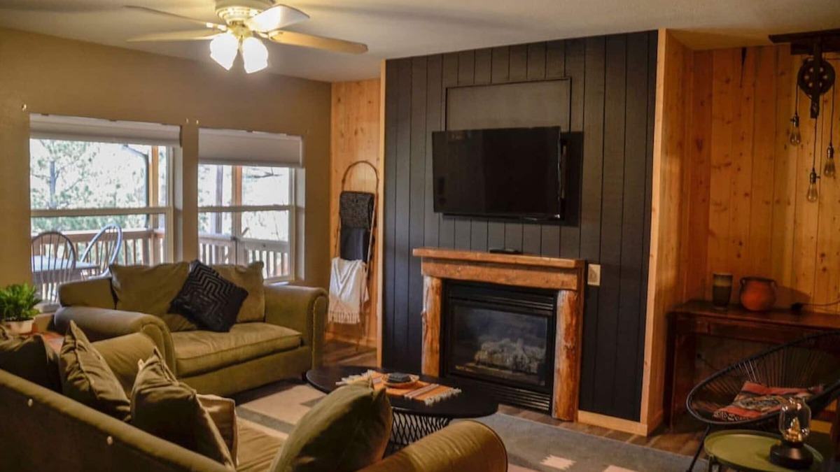 Drake Hotel | Couloir Duplex Cabin at The Woolly Bugger Inn (#16)