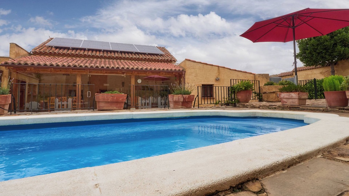 Villaveza del Agua House | Country House 'Casa Vega Del Esla' with Private Pool, Wi-Fi and Air Conditioning