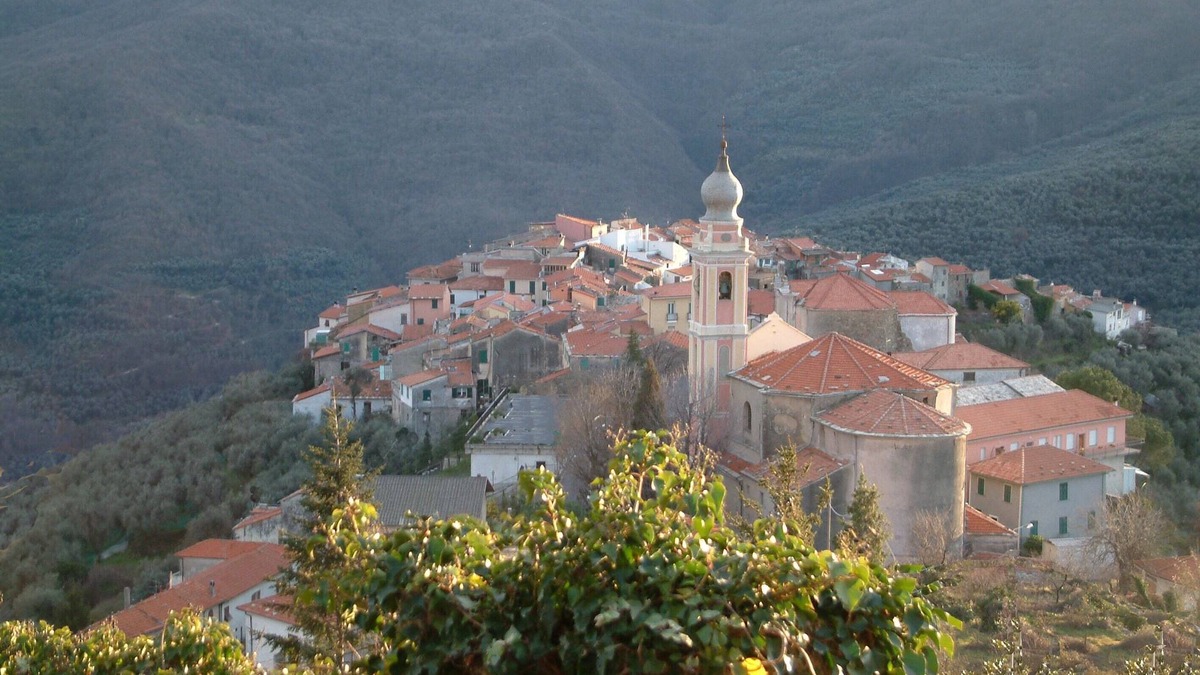 Torria House | Country house with sun terrace overlooking the hills and breathtaking Alps