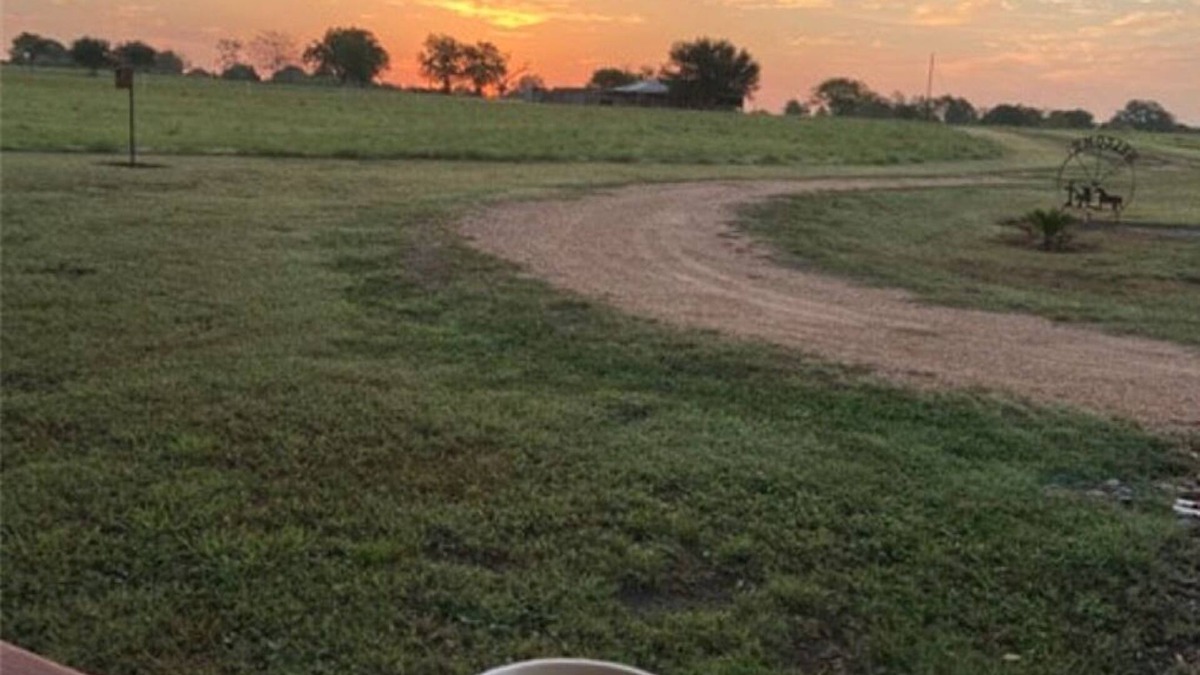 Burton Bed & Breakfast | Country Cabin 10 miles from Round Top