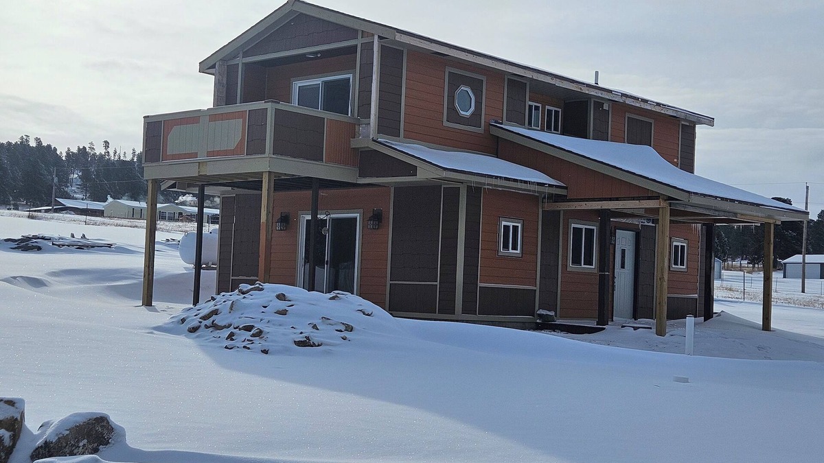 Custer Cabin | Country cabin close to town and in the middle of it all.