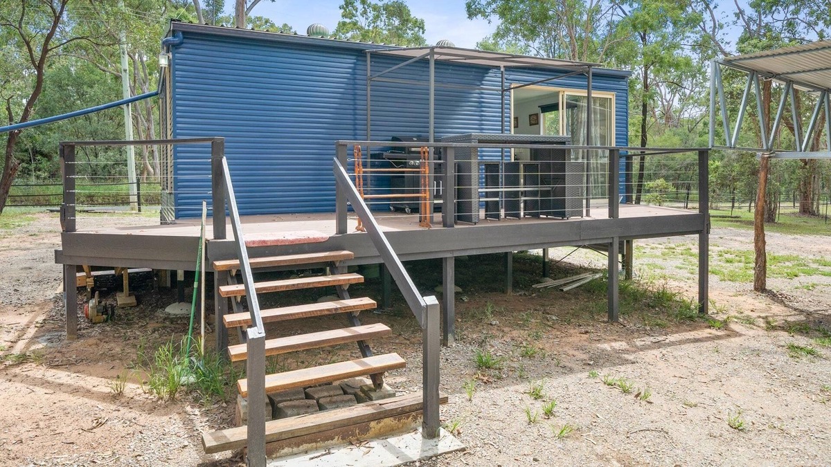 South Maclean Cabin | Country Cabin on Acreage