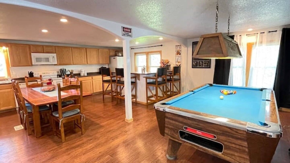 Pueblo House | Country Charmer on the Farm! Pool Table, BIG flat screens
