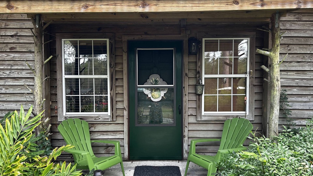 Williston Cottage | Country cottage. 2 bedroom/2 bath. Sleeps 4-8. Kitchen. Dining room. Grill.