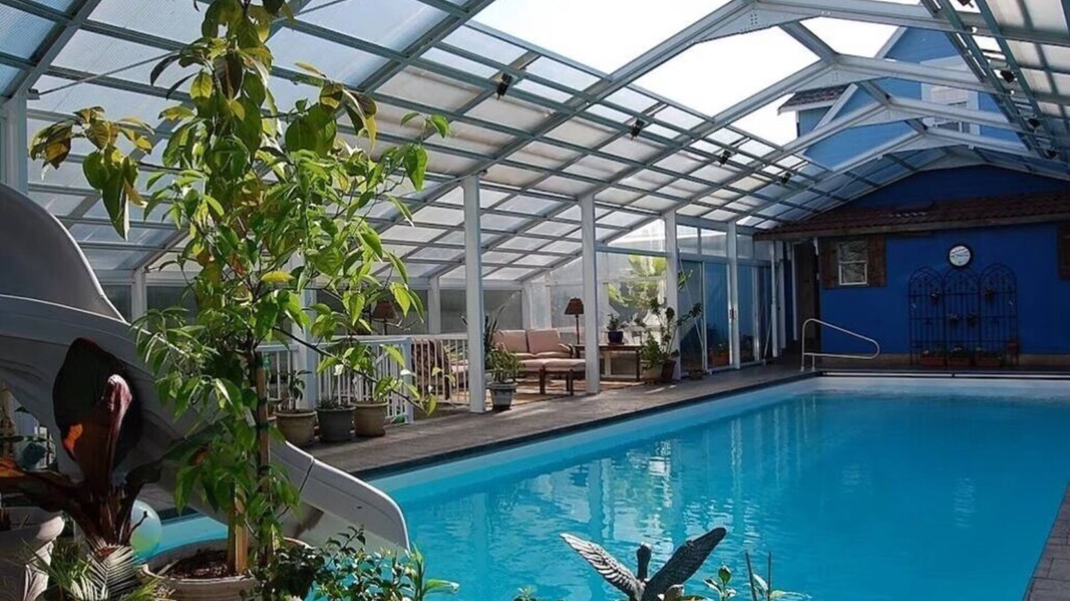 Everson Cottage | Country Cottage 50 miles from Mt Baker with heated, indoor pool 150 feet away