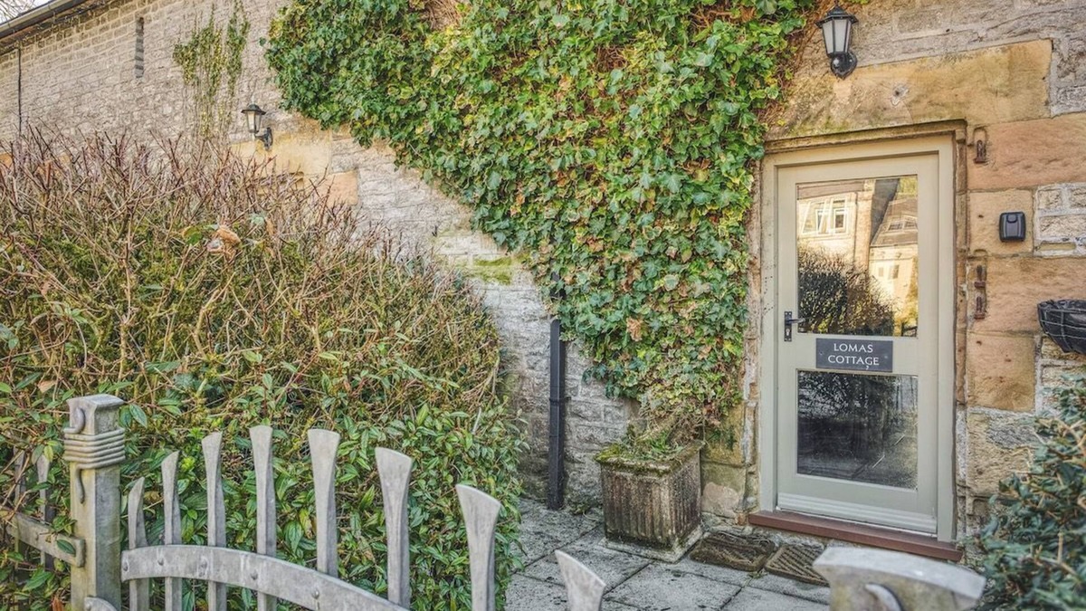 Crowdecote Cottage | Country cottage for four people set in 12 acres of Peak District National Park
