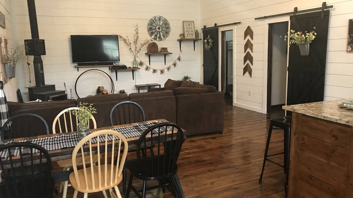 Boone County House | Country cottage. Have a nice quiet getaway with family.