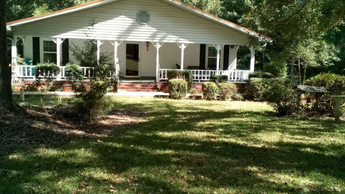 Roxie House | Country cottage in fantastic Natchez with WiFi, AC