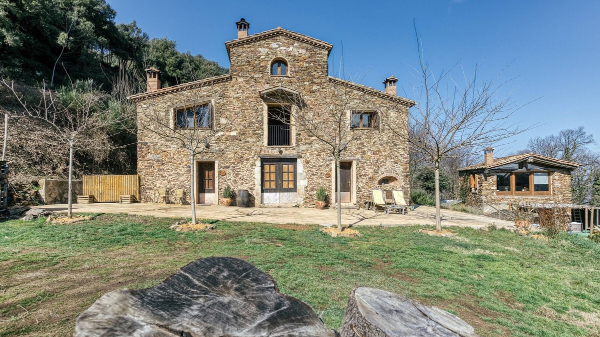Susqueda Cottage | Country Cottage 'La Rústica' with Mountain Views, Shared Garden and Wi-Fi