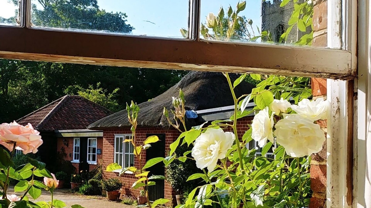 Woodbridge Cottage | Country Cottage Set In pretty Suffolk village with 2 local pubs, dog friendly