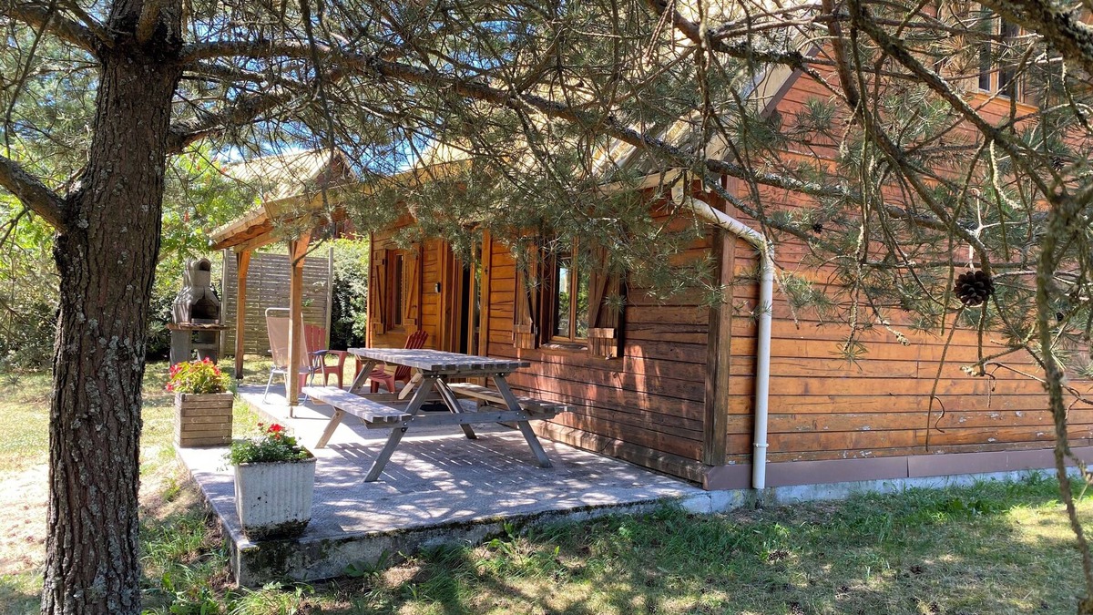 Ussel Ski Chalet | Country cottage set in wooded grounds with large indoor pool.