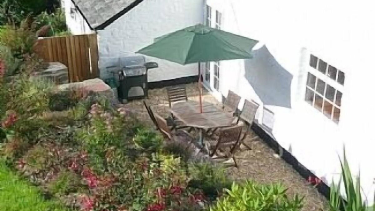 Barnstaple Cottage | Country Cottage, Situated On A Wing Of A 17th Century Farmhouse, 4* Standard
