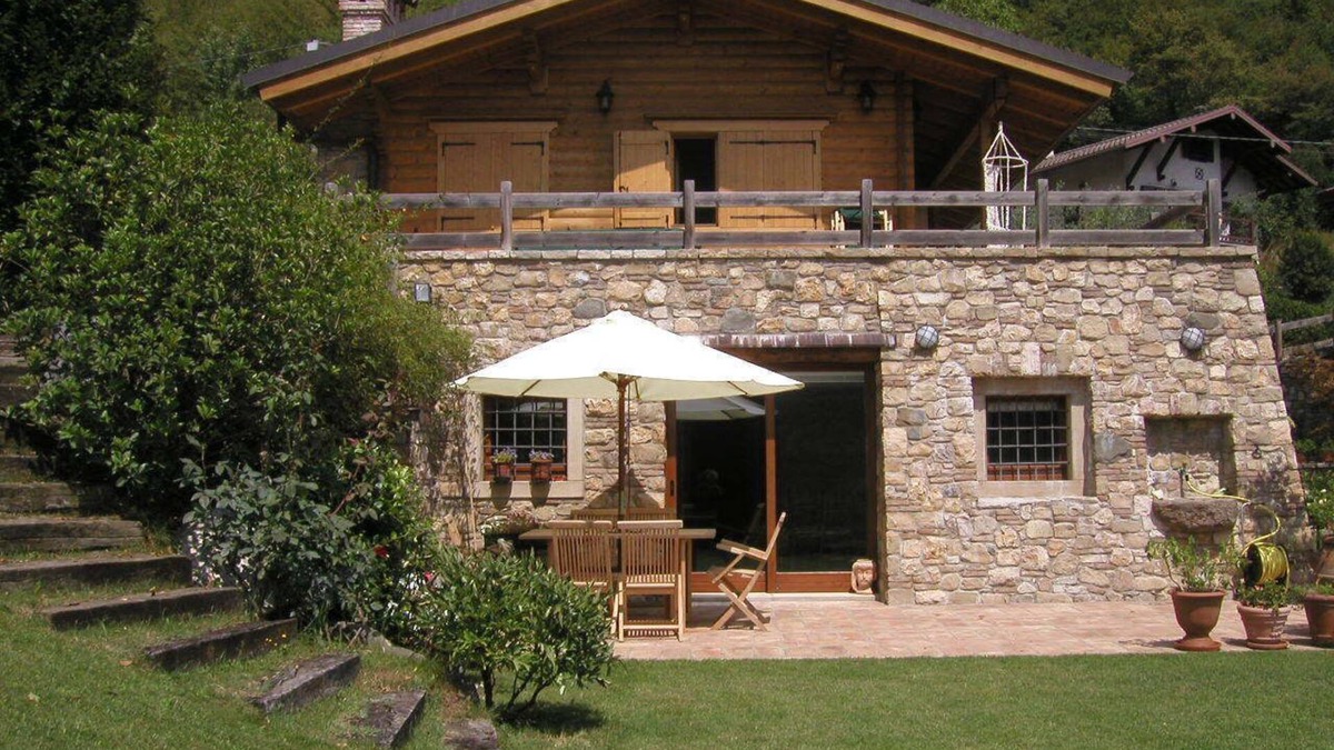 Ranzanico House | Country cottage, stone cottage on garden with lake view, apartment.