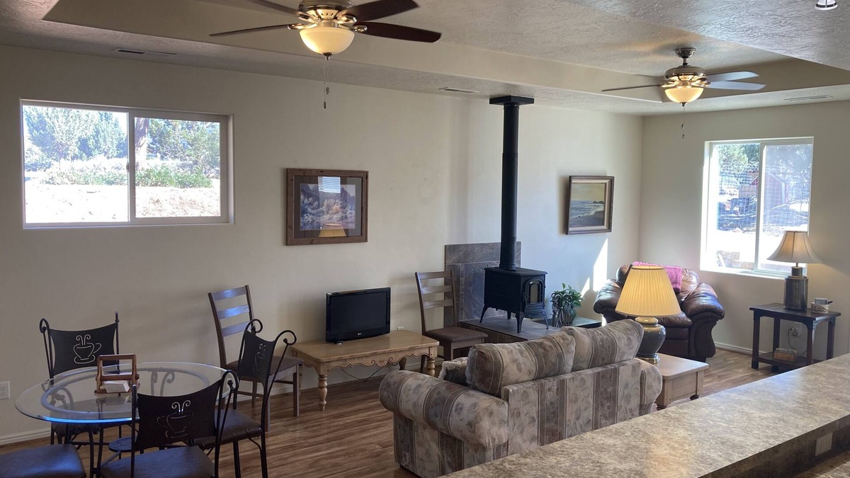 New Harmony Cottage | Country Cottage @ The Killian Family Farm