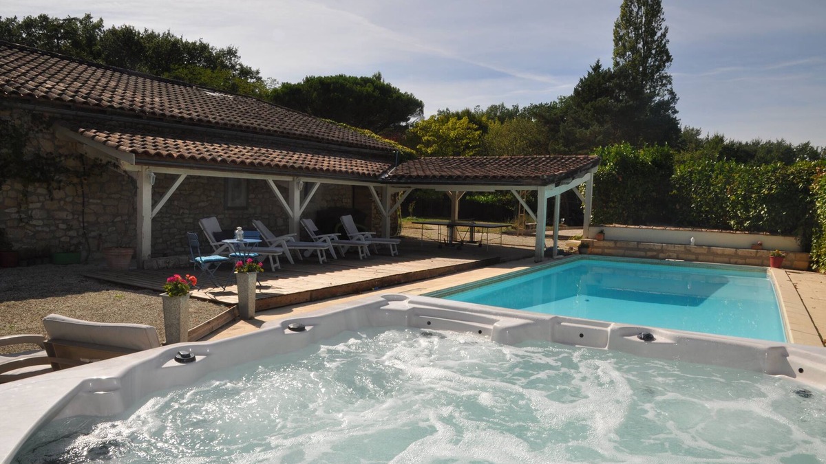 Montcabrier House | Country cottage with swimming pool and Jacuzzi