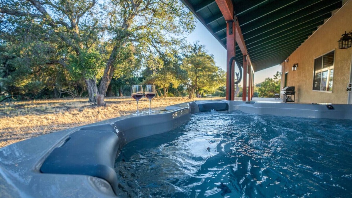 Ranchita House | Country Cowboy Hot Tub Home on 20 Private Acres with 2 EV Chargers, Pet Friendly