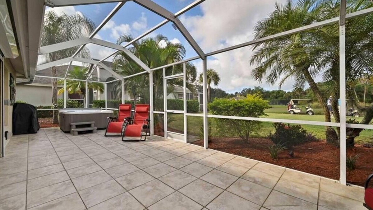 Estero House | Country Creek -Lovely updated 3 bed/2 bath Estero home with hot tub and golf