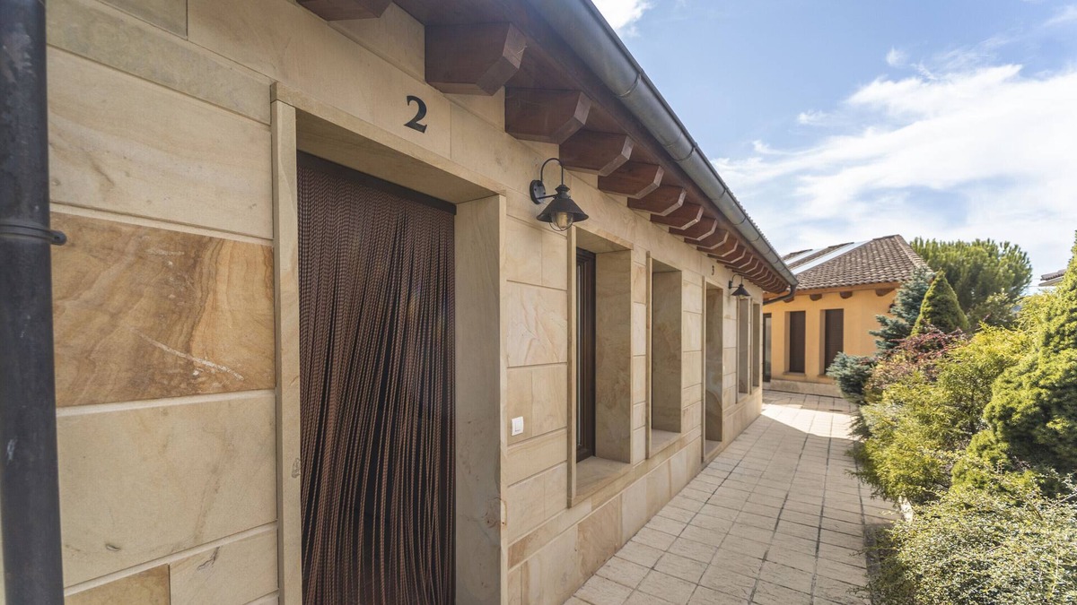 Espeja de San Marcelino House | Country House 'Rural Iglesia 2' with Shared Terrace, Private Garden and Balcony