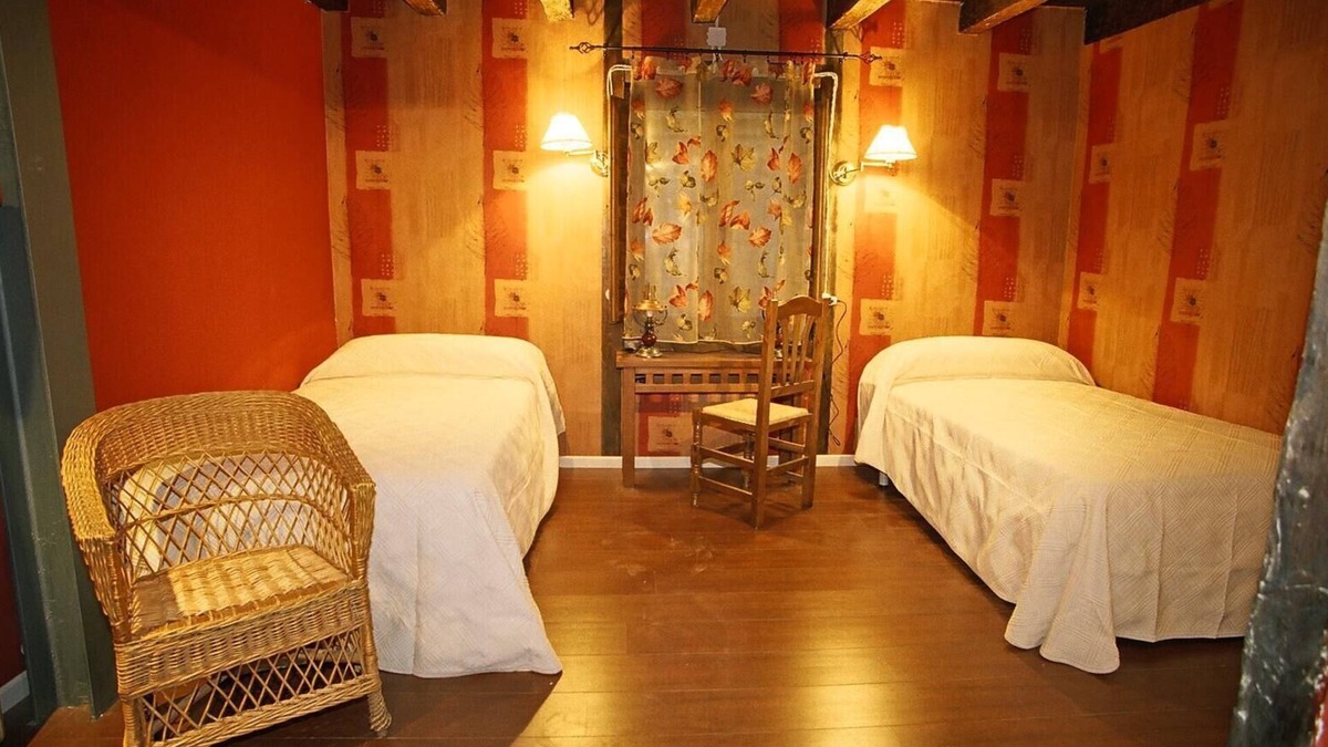 Mambrilla de Castrejon House | Country House 'Reoyo 2' with Shared Garden and Wi-Fi