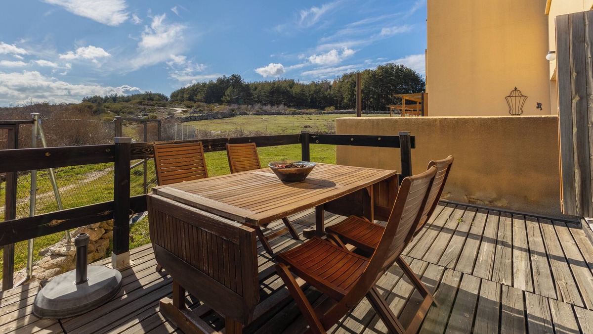 Navarredonda de Gredos House | Country House 'El Arroyuelo I' with Private Terrace and Wi-Fi