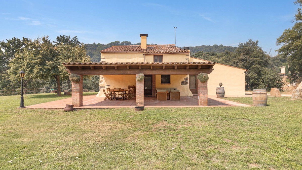 Sant Iscle de Vallalta House | Country House 'Rocosa' with Mountain View, Wi-Fi and Air Conditioning