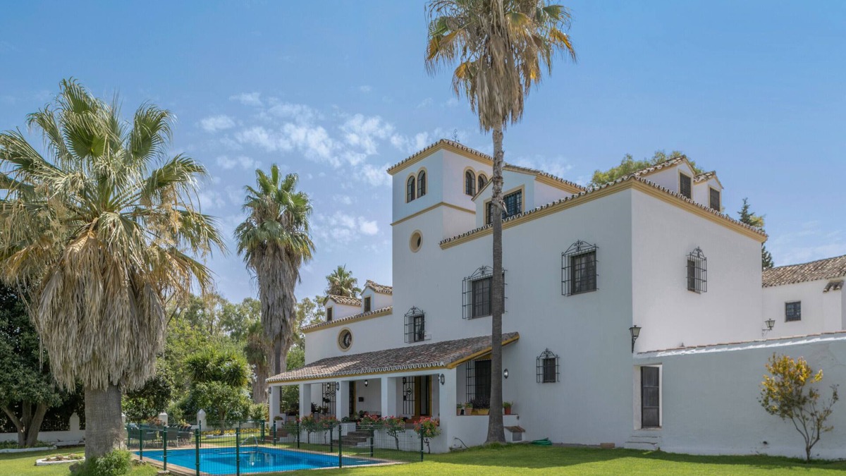 Setenil de las Bodegas House | Country House 'Cortijo La Dehesa Del Pilar' with Mountain View, Private Pool and Wi-Fi