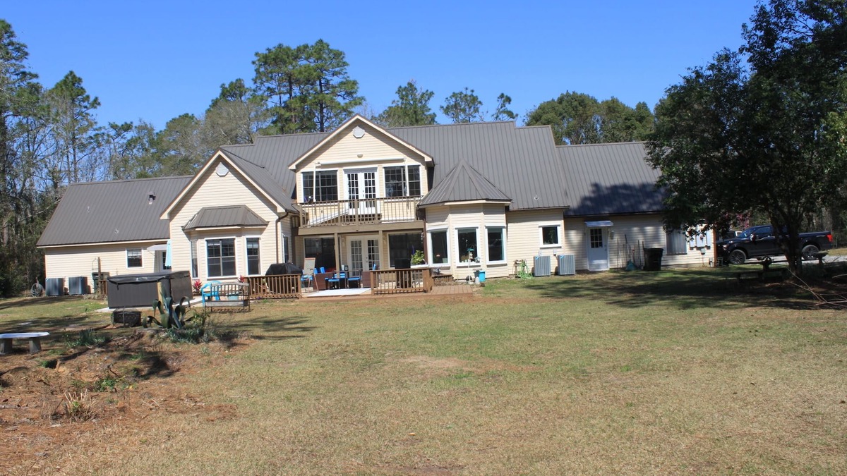 Fairhope Apartment | Country Estate home away from home. Quiet and quaint yet close to everything.