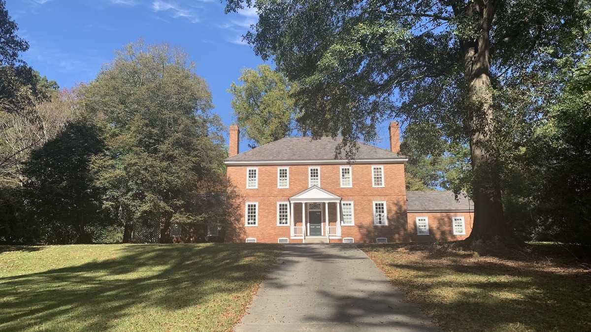 Monroe House | Country Estate near Beautiful Downtown Monroe Shopping and Dining