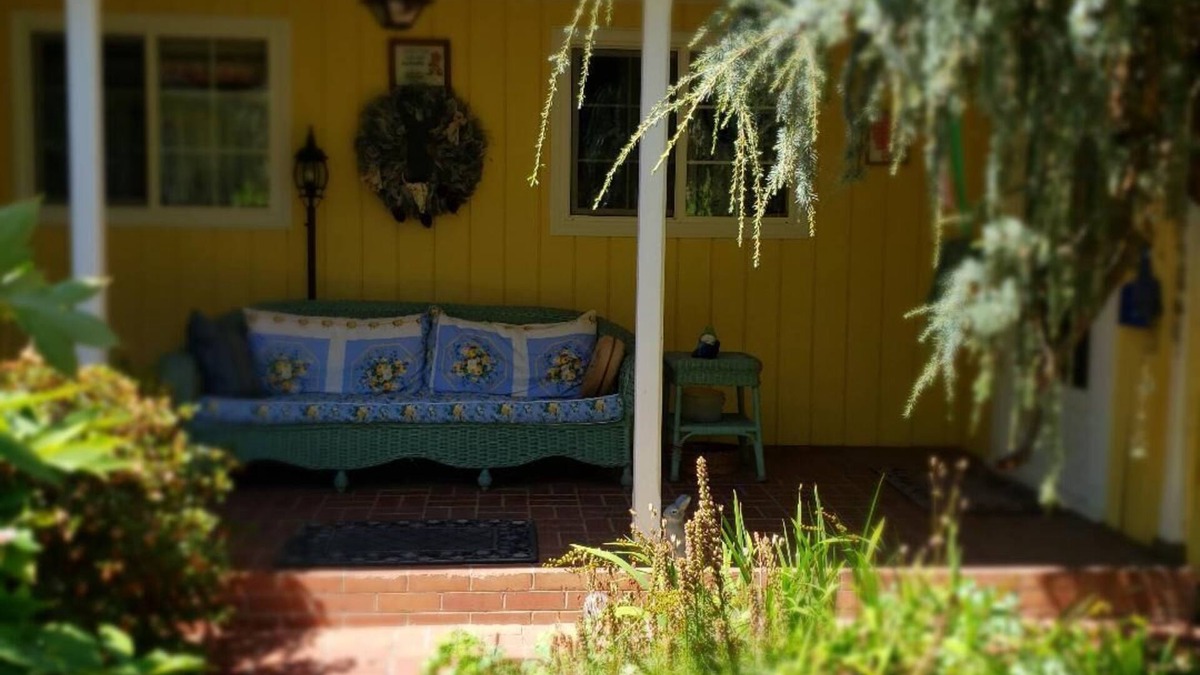 Riddle Condo | Country Farm Condo, near 7 Feathers Casino/Canyonville on OR Hwy 5; Dog friendly
