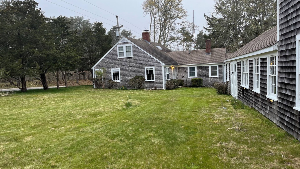 West Tisbury House | Country Farmhouse, Old Vineyard, Central AC, 2 King beds.