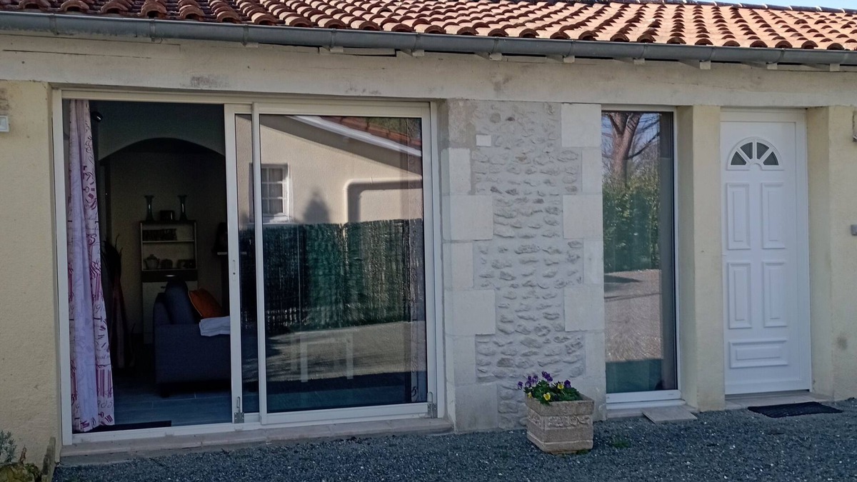Saint-Martial-Viveyrol House | Country gite shared with owner