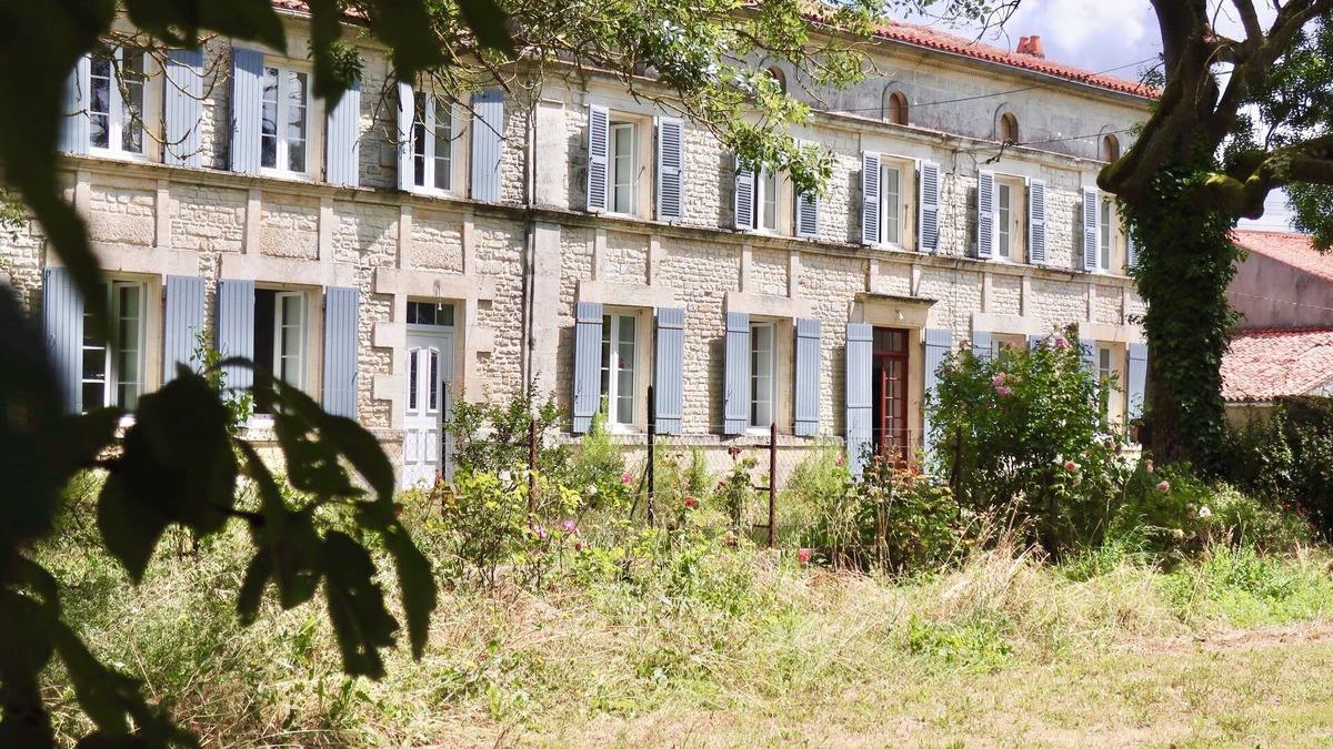 Saint-Saturnin-du-Bois House | Country house in the heart of nature. Pets welcome, ideal for families!