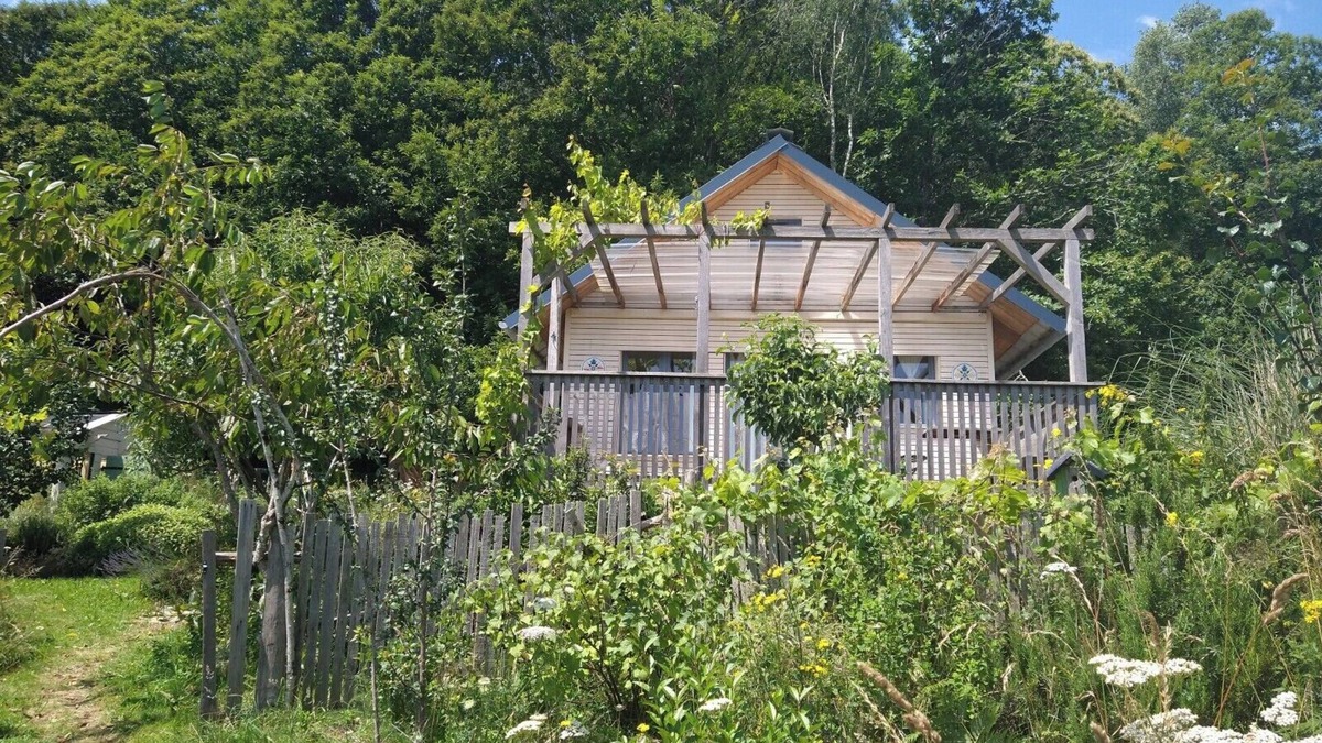 Saint-Victor-en-Marche Ski Chalet | Country cottage on the edge of a forest