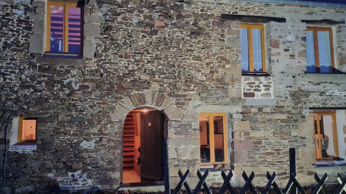 Menil-Hubert-sur-Orne House | Country gite in Suisse Normande leisure, fishing, paragliding, hiking, cycling