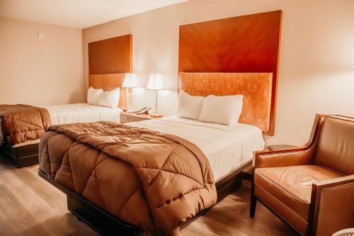 Benton Hotel | Country Garden & Suites