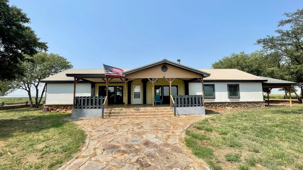 Dimmitt House | 💚Country Get Away💤Horse &Pet friendly King Beds