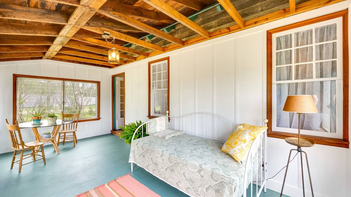 Kinsale House | Country Getaway in Kinsale: Sunroom, Pond Access!