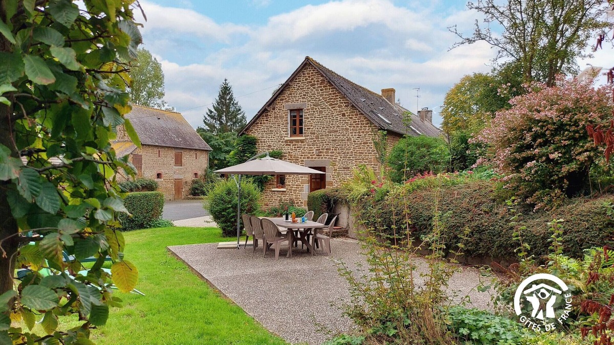 La Pellerine Cottage | Country Getaway: Spacious Gîte with Garden, Terrace, and Close to Mont Saint Michel