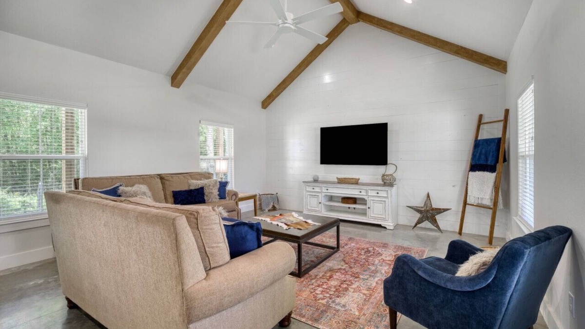 Washington Cottage | Country Gold ~ Aggieland Vacation Rentals