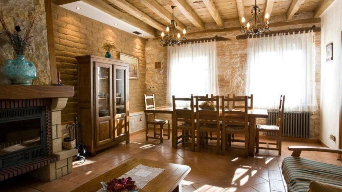 Canalejas de Penafiel House | Country House 'Las Espigas' with Mountain View, Private Terrace and Wi-Fi