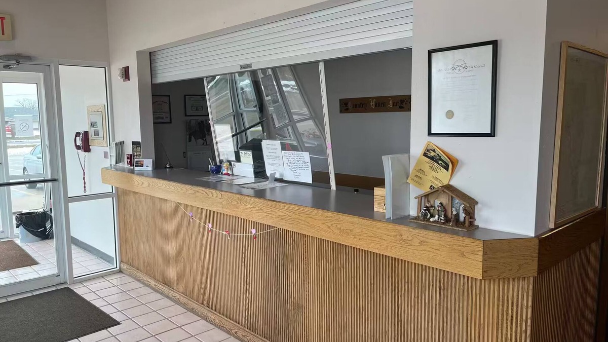 Burlington Hotel | Country Haven Inn