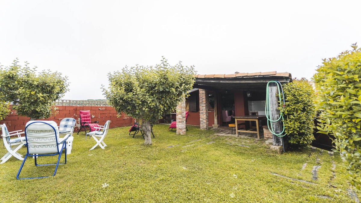 Castrejon de la Pena House | Country House 'El Gallinero' with Mountain View and Private Garden